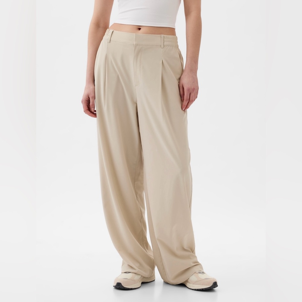 NWT GAP FIT High Rise Runaround Trousers Women’s Wide Leg Pant Beige Size XL
